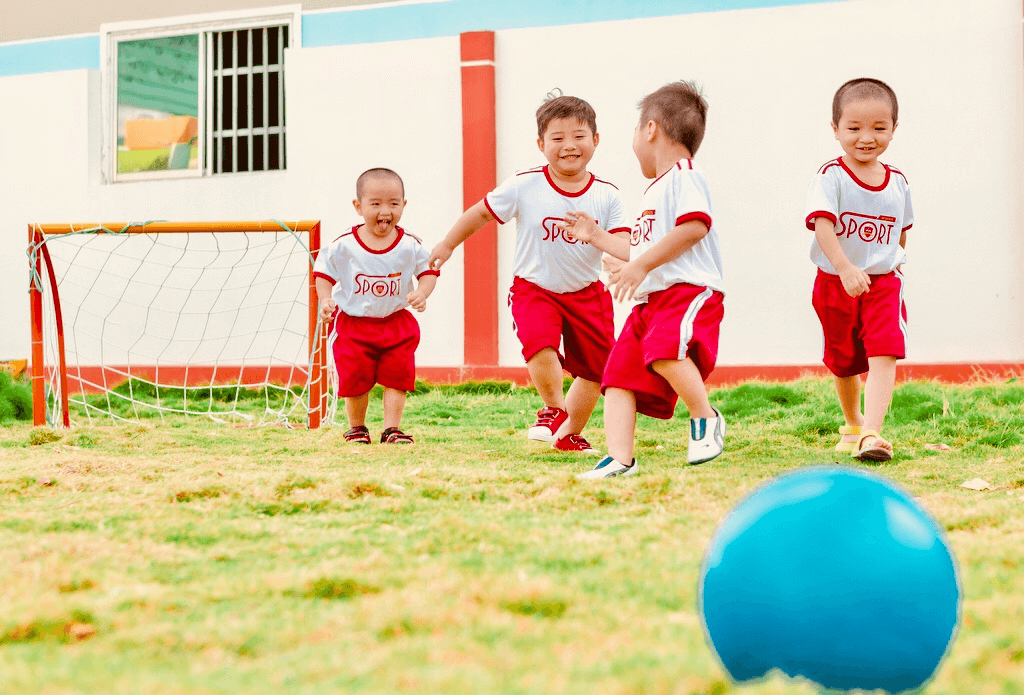 Đồ chơi thể thao phù hợp cho trẻ em mầm non và tiểu học